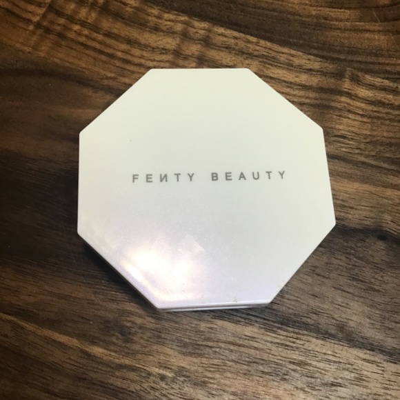 Fenty beauty by Rihanna highlighter in metal moon - Picture 4 of 10